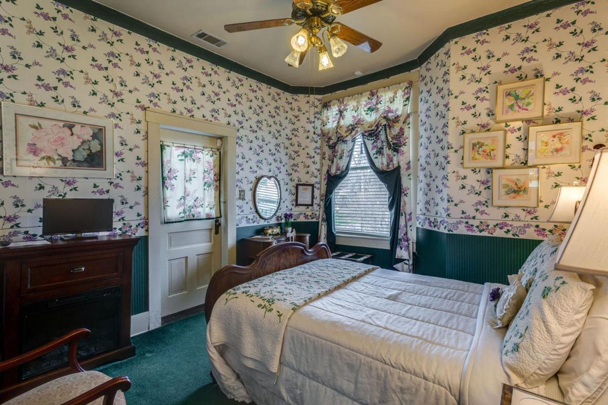Four Winds Victorian Venue & Suites Bonham ภายนอก รูปภาพ