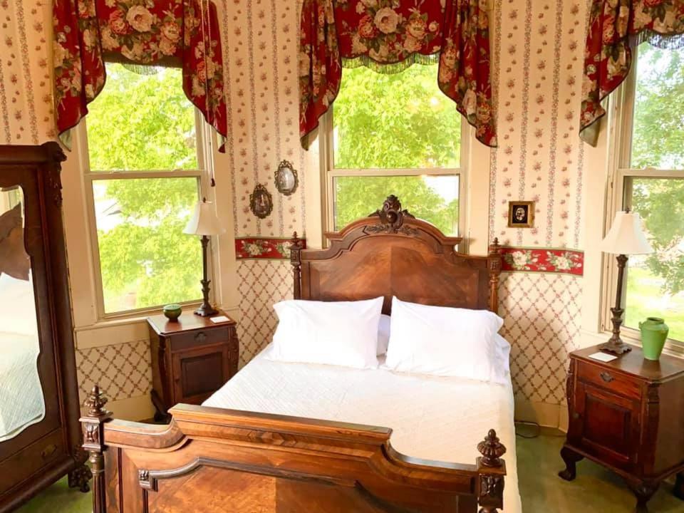 Four Winds Victorian Venue & Suites Bonham ภายนอก รูปภาพ